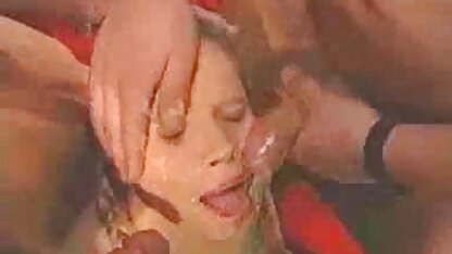 A Ladyboy vídeo pornô brasileiro anal Latina masturba-se para a maquilhagem.